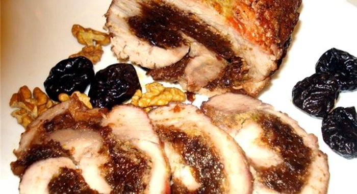 Рулет из говядины с черносливом