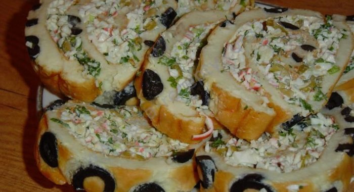 Рулет с креветками из заварного теста