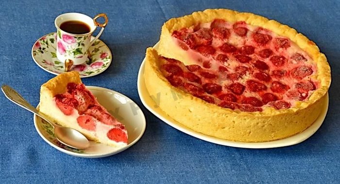 Пирог с замороженной клубникой