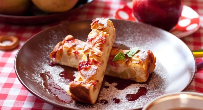 Творожная запеканка с яблоком и грушей