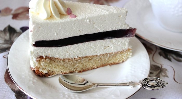 Нежный торт с вишневым желе