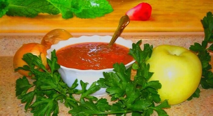 Яблочно-томатный соус с корицей