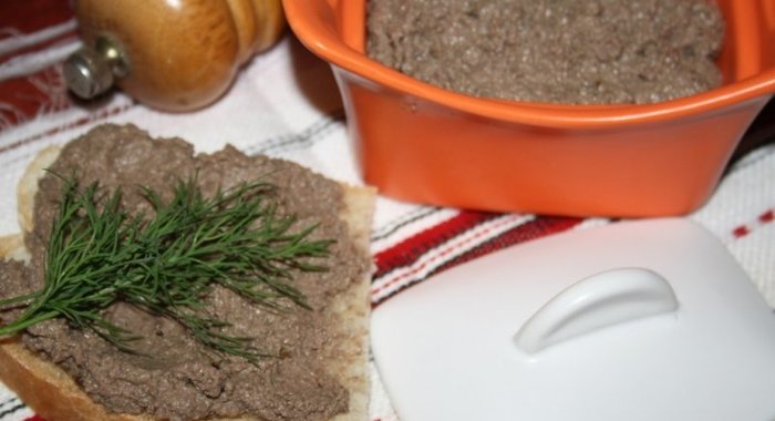 Паштет из печени индейки с корнем сельдерея и вином
