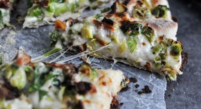 Пицца с брюссельской капустой