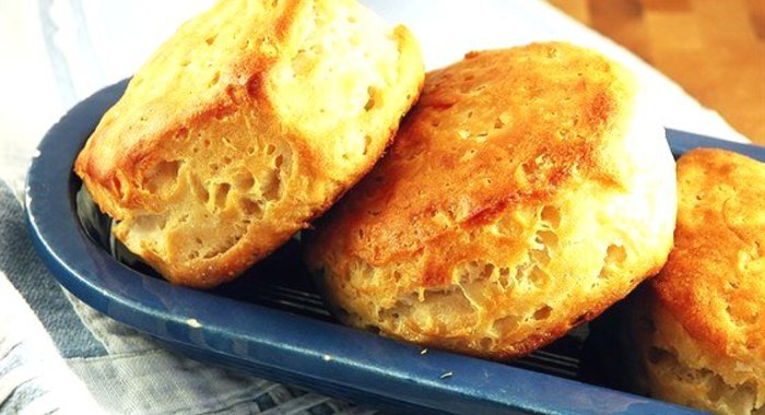 Воздушные бисквиты из пахты со шнитт-луком