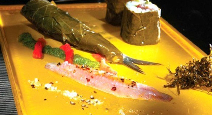 Маринованные сардины с виноградными листьями