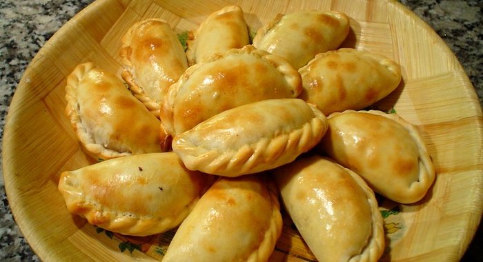 Пирожки с картошкой и тушенкой