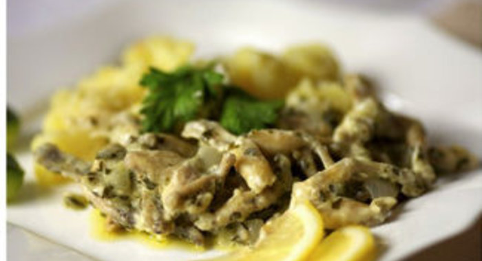 Лягушачьи лапки в сметанном соусе с белым вином