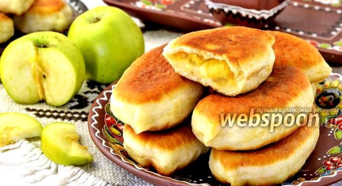 Жареные пирожки с яблоками