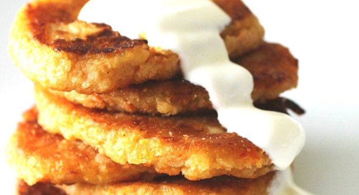 Морковно-яблочные оладьи с геркулесом