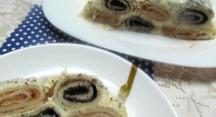 Блинная запеканка с яблоком и маком