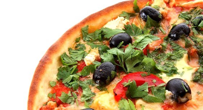 Пицца с сыром моцарелла и вялеными помидорами