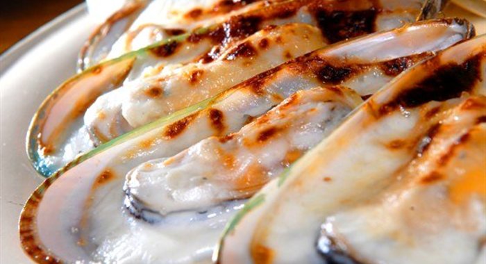 Мидии с пармезаном и белым вином