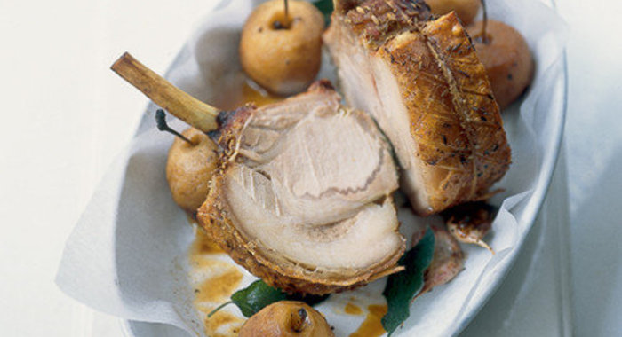 Свиные котлеты с яблоками, шалфеем и сидром