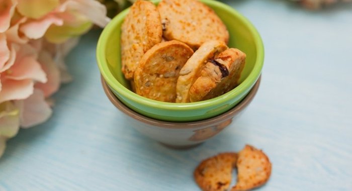 Сырное печенье с пряными травами