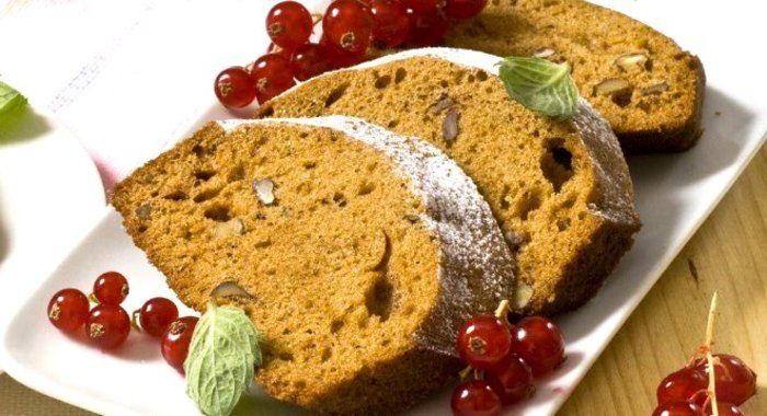 Медовый кекс с орехами в мультиварке