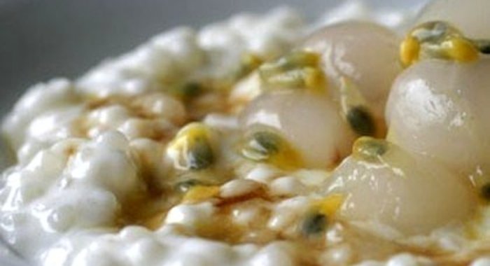 Кокосовая тапиока с личи и маракуйей