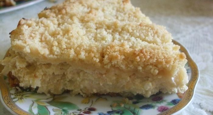 Песочный пирог с яблоками и творогом