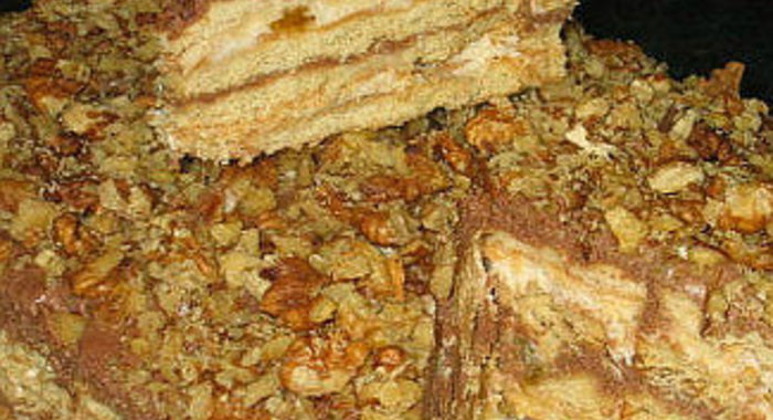 Торт без выпечки из печенья с творогом