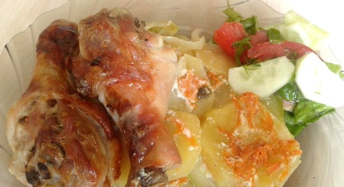 Овощная запеканка с куриной голенью