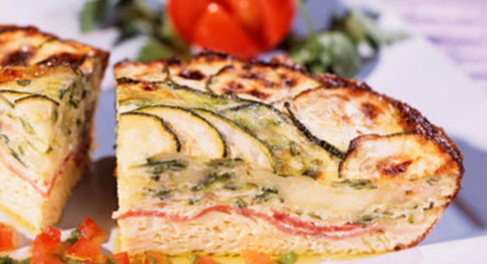 Запеканка с кабачками, беконом и сыром