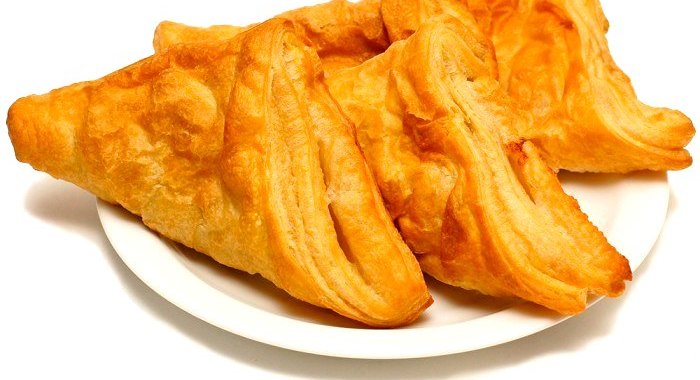 Слойки с яйцом и луком