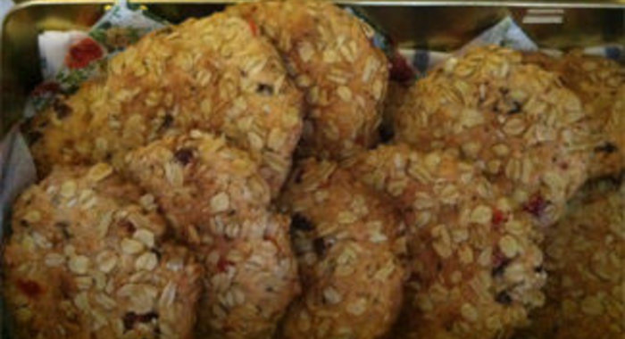 Овсяное печенье с шоколадом и вишней