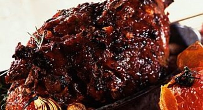 Рулет из свинины с черносливом и грибами