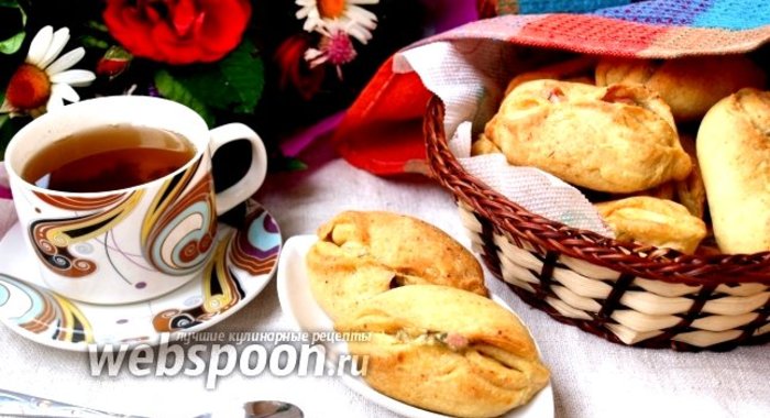 Пирожки с колбасой и сыром печёные