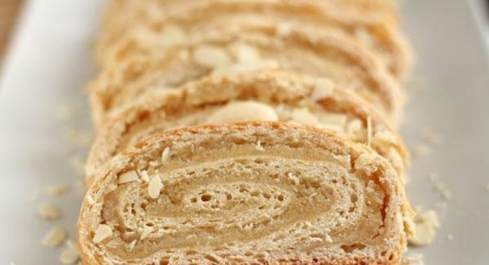 Рулет с марципаном