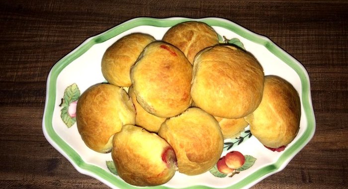 Булочки с вишней