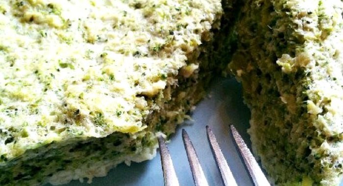 Запеканка из яичных белков, кальмаров и брокколи