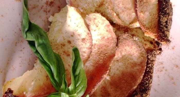 Творожная запеканка с яблоками без муки и манки