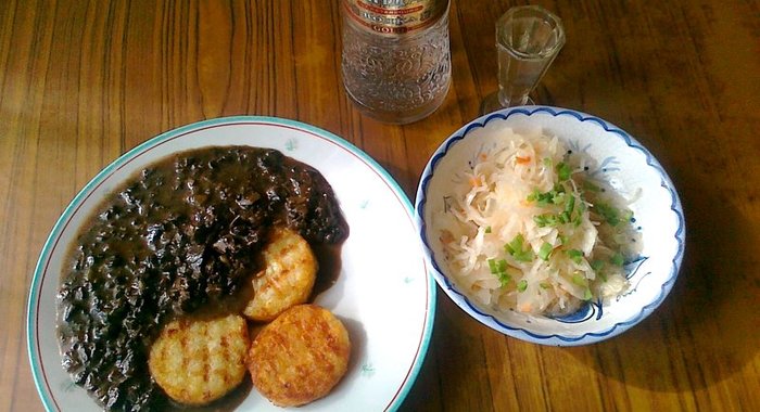 Картофельные котлеты с грибной подливкой