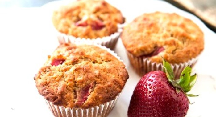 Мини-маффины с клубникой и рикоттой
