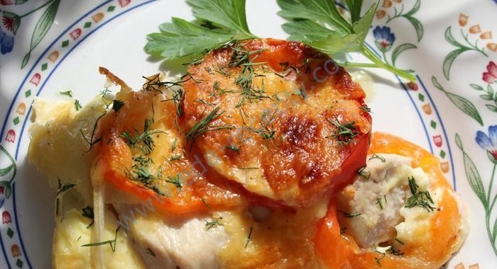 Запеканка из курицы с болгарским перцем и помидорами