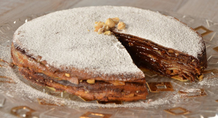 Блинный пирог с шоколадом и фундуком