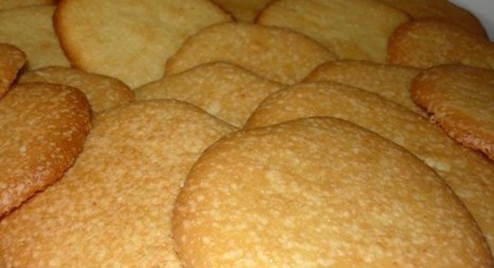 Простое песочное печенье в сахарной пудре