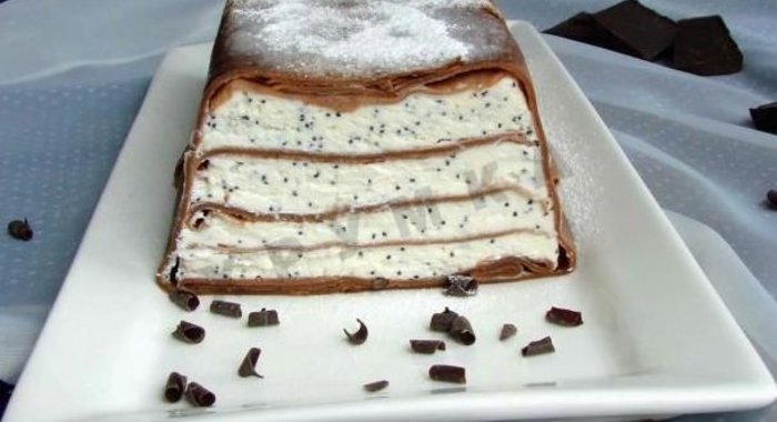 Блинный творожный торт из шоколадных блинов