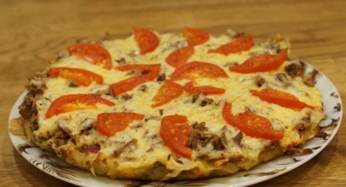 Картофельная запеканка с фаршем на сковороде