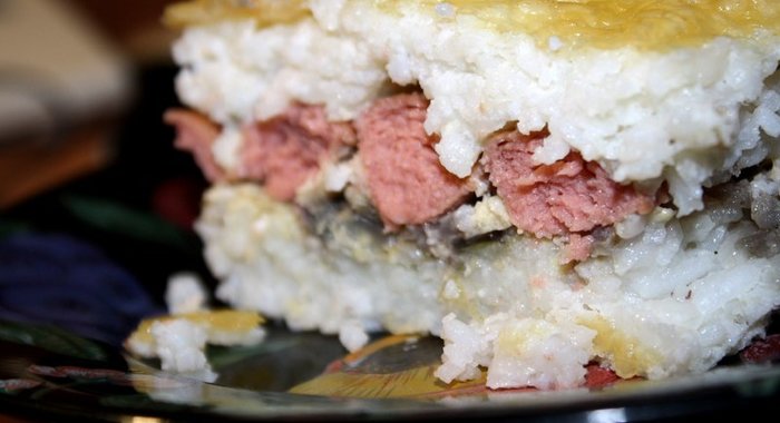 Воздушная рисовая запеканка с сосисками