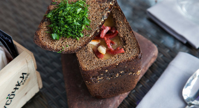 Гороховый суп в буханке