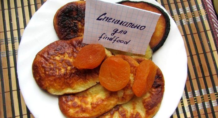 Оладьи с курагой и яблоками