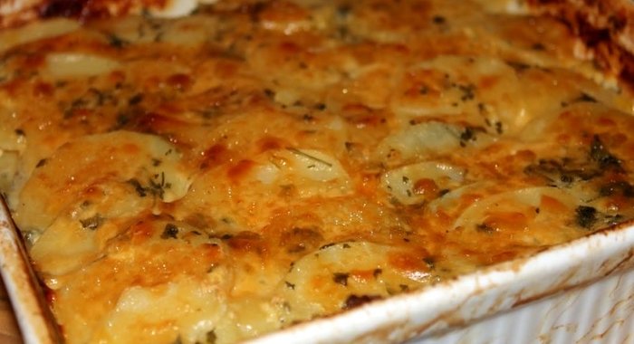 Запеканка из картофеля с луком-пореем