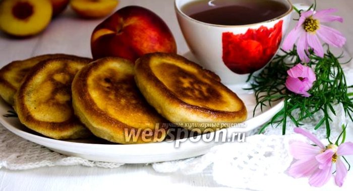 Оладьи на рисовой муке с фруктами