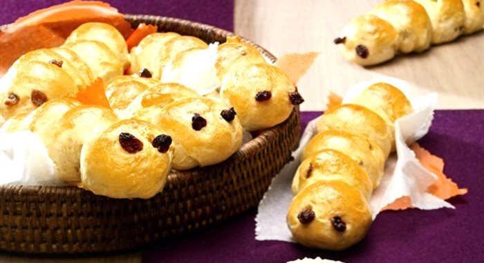 Гусеницы с изюмом