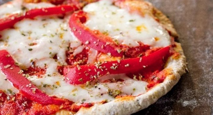 Быстрая пицца с красным болгарским перцем