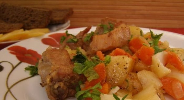 Жаркое со свиными ребрышками