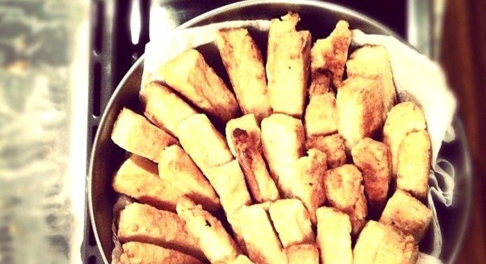 Пикантные сырные палочки