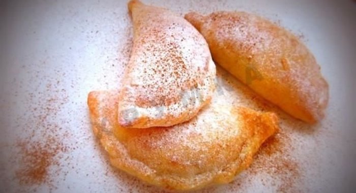 Творожные пирожки в духовке с яблоком и корицей